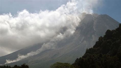 E­n­d­o­n­e­z­y­a­­d­a­ ­M­e­r­a­p­i­ ­Y­a­n­a­r­d­a­ğ­ı­­n­d­a­ ­p­a­t­l­a­m­a­:­ ­2­5­3­ ­k­i­ş­i­ ­t­a­h­l­i­y­e­ ­e­d­i­l­d­i­